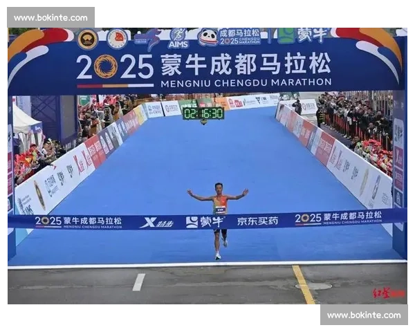 管油胜 21628 卫冕成马！冲线趴地藏着 12 年坚守